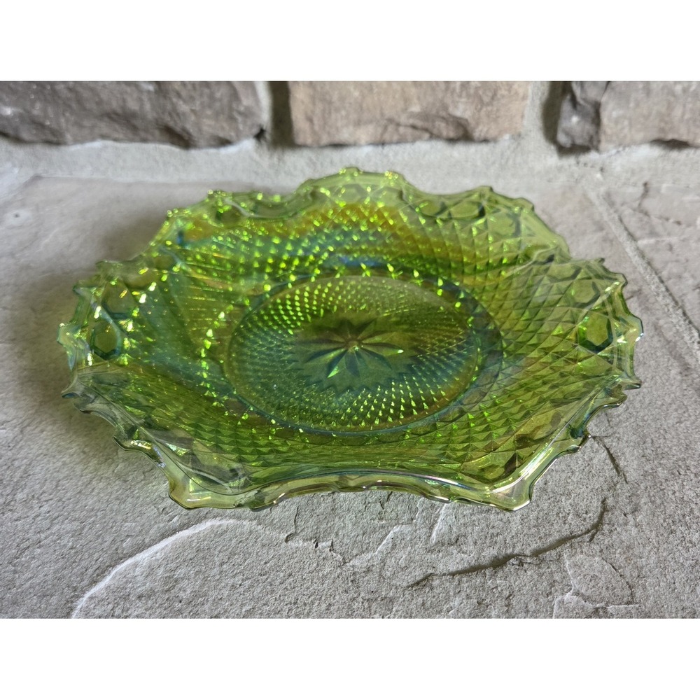 VINTAGE 1970's INDIANA GLASS Green Iridescent Carnival Glass Pinwheel Plate